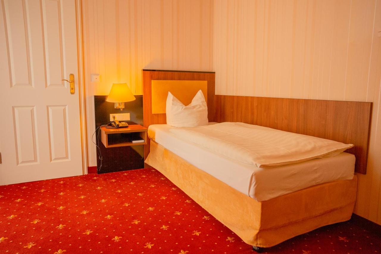 Alte Landratsvilla Hotel Bender Westerburg  Exterior photo